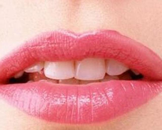 嘴角长水泡是什么原因？