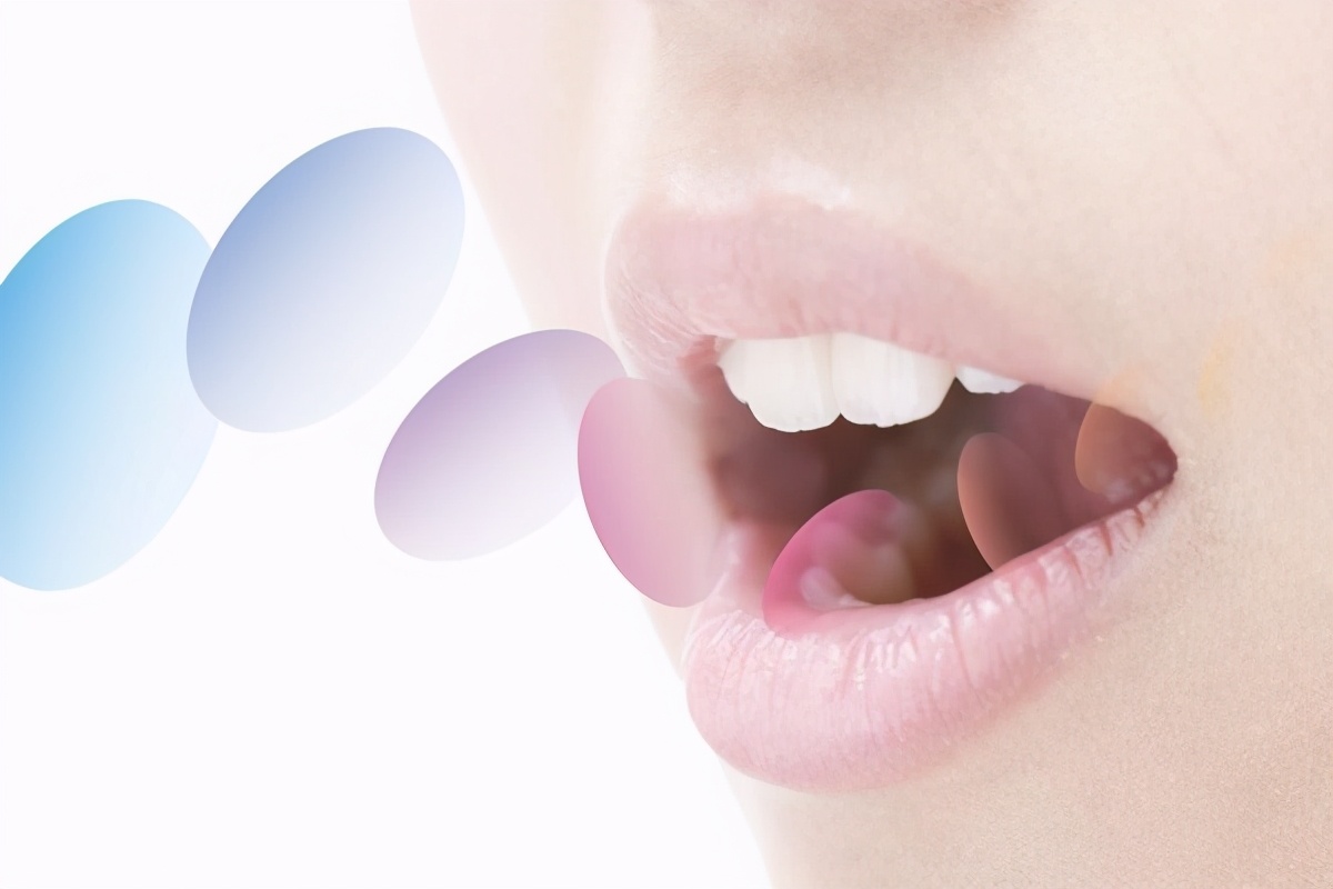 嘴唇是健康的“照妖镜”，4种异常出现，或暗示身体存在小问题