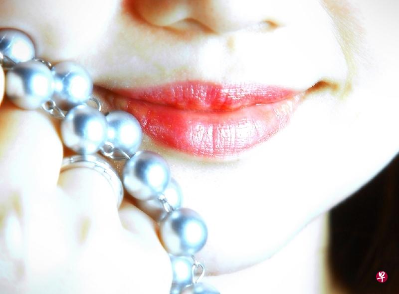 为何有些人的嘴唇常年干裂，总无法拥有美美的红唇？（档案照）