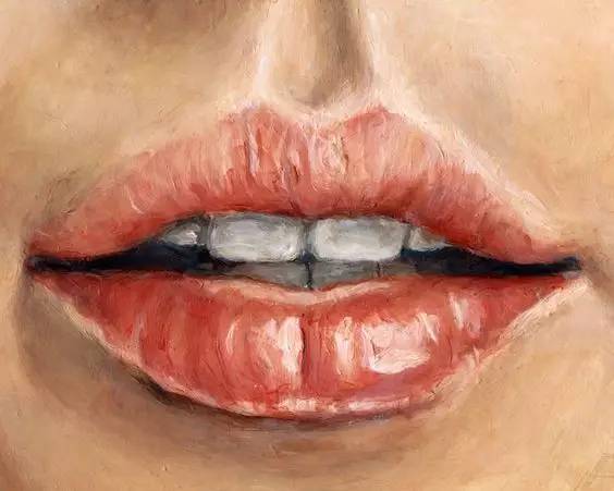 唇部怎么保养，才能持久保持丰润无唇纹的状态？